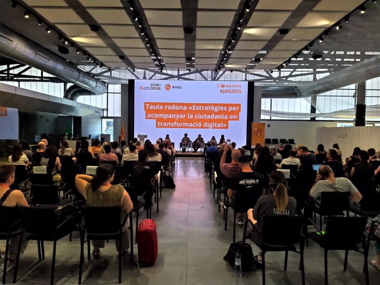 Prop d'un centenar de persones participen en la Jornada de la Internet Social 2025