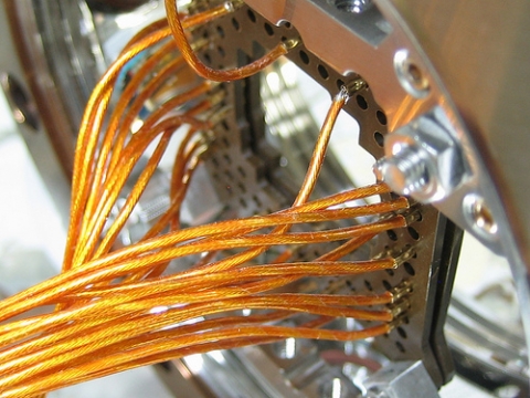 UHV chip trap wiring