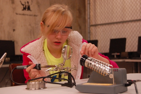 Les adolescents perden l’interès en la tecnologia a causa dels prejudicis sexistes