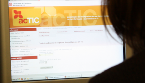 Alumne realitzant la prova de l'ACTIC