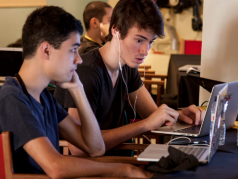 Daniel Torramilans i Miquel Llobet, guanyadors de la hackapp d'apps4citizens. Font: Facebook d'apps4citizens