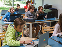 Nens programant amb Scratch. Foto per: Coderdojo Brianza. Font: Flickr. 