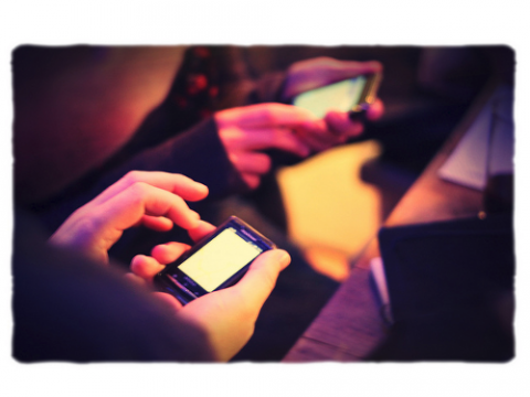 Smpartphones. Fotografia amb llicència CC BY 2.0 de la galeria Flickr de philcampbell: http://www.flickr.com/photos/clanlife/6369804665/